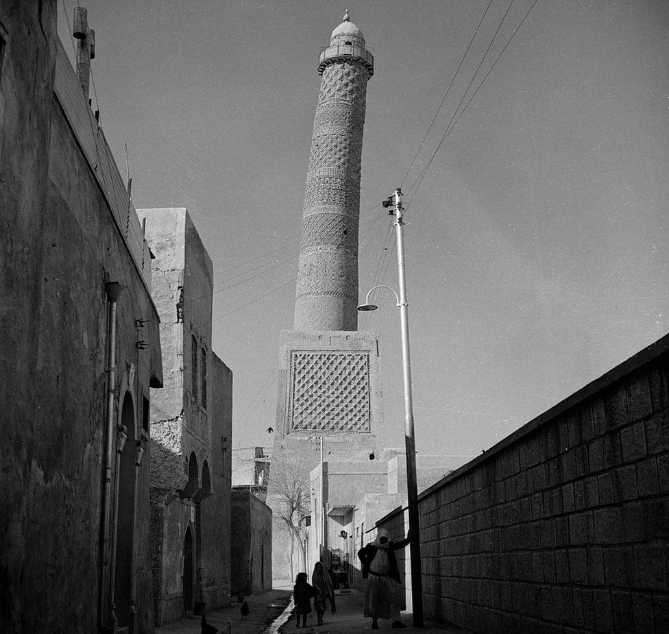 The minaret of the Great Mosque of al-Nuri in Mosul, northern Iraq (February 1963)