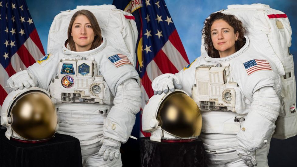 Nasa: Could space suits hold up Nasa's Moon landings? - BBC Newsround
