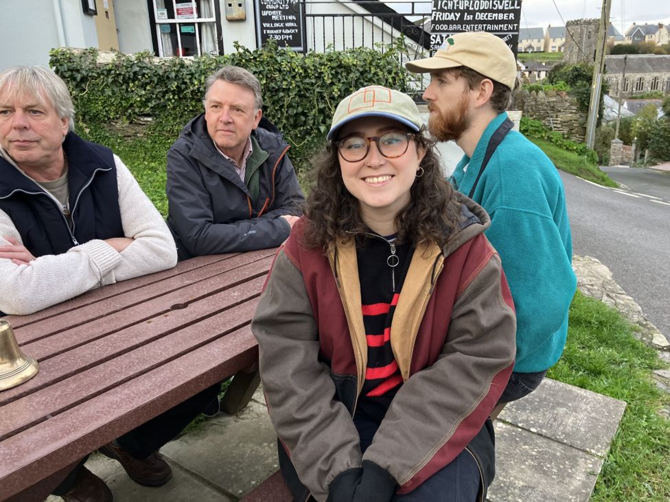 The communities rescuing their pubs from the brink BBC News