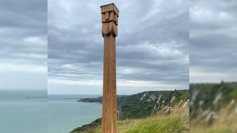 Totem pole appears on Kent coastal path - BBC Newsround