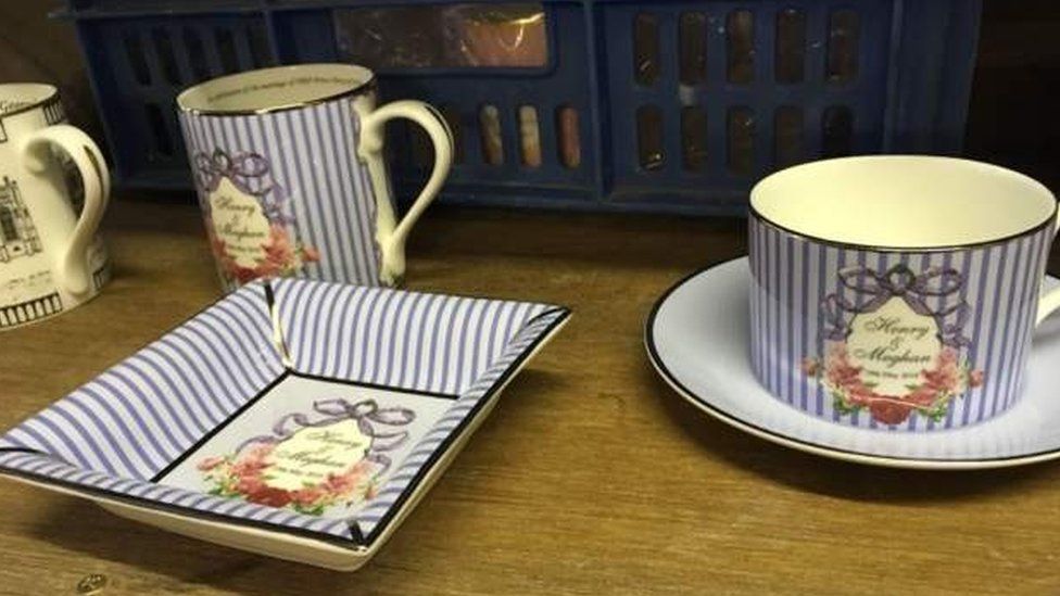 plates and mugs with harry and meghan