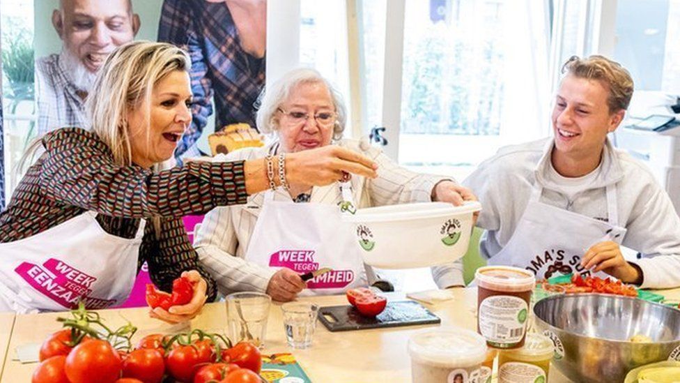 Queen Maxima joined the Oma's Soep group for a cooking session