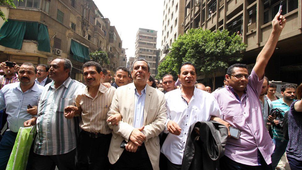 Egyptian journalists' union president Yahiya Kallash (C), secretary general Gamal Abd el-Rahim (2-R), and freedoms committee chief Khaled el-Balshy (R) march and shout slogans after leaving a courthouse in Cairo on 4 June 2016