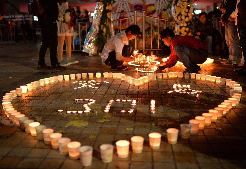 This picture taken on 2 March 2014 shows Chinese mourners lighting candles at the scene of the terror attack at the main train station in Kunming, southwest China's Yunnan Province.