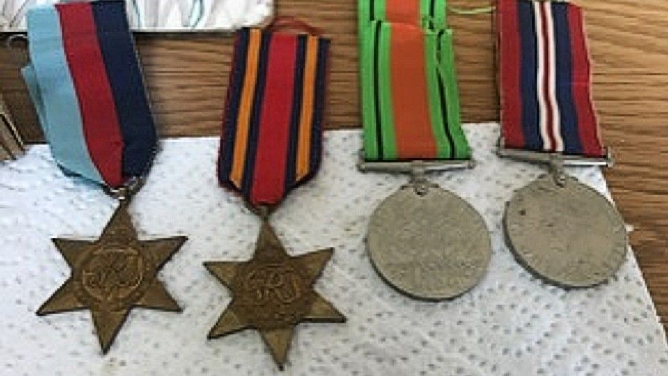 Spalding: WWI and WWII medals stolen in burglary - BBC News