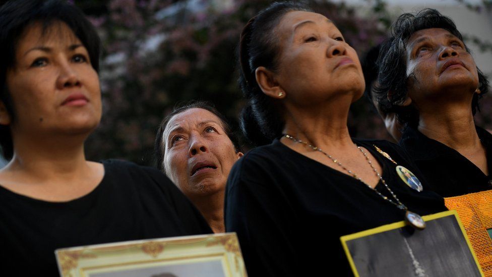 Thai mourners