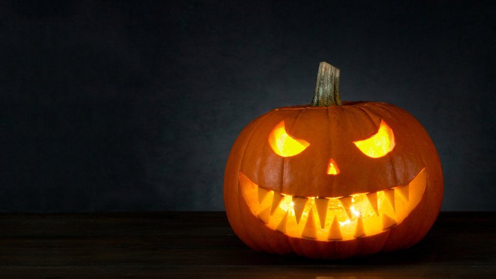 Brexit: Trick or treat? 31 October Halloween deadline is both - BBC News