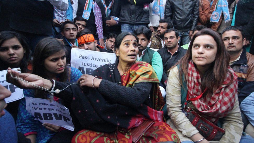The mother (C) of the murdered gang rape victim in 2012 takes part in a rally protesting the release of the youngest of six men found guilty of the crime, in New Delhi, India, 21 December 2015.