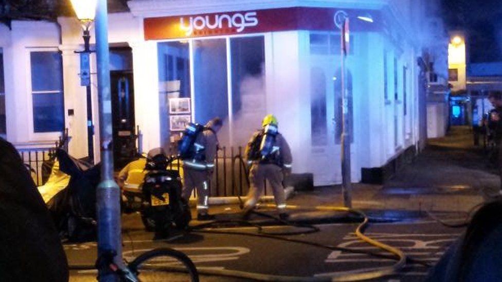 One person killed in Brighton basement flat fire BBC News