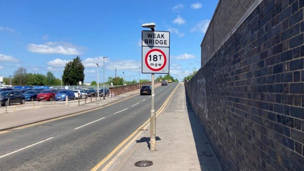 Hull roadworks Overnight closures in place on busy route BBC News