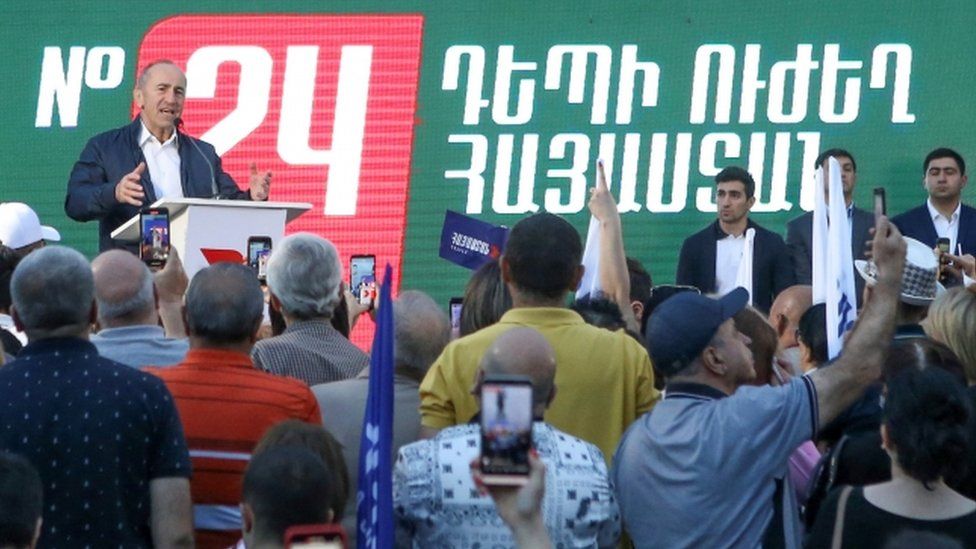 Leader of "Armenia" bloc and the country's former President Robert Kocharyan addresses supporters during a campaign rally