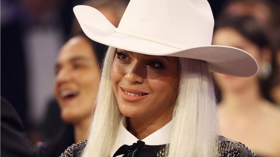 Beyoncé wearing a white cowboy hat
