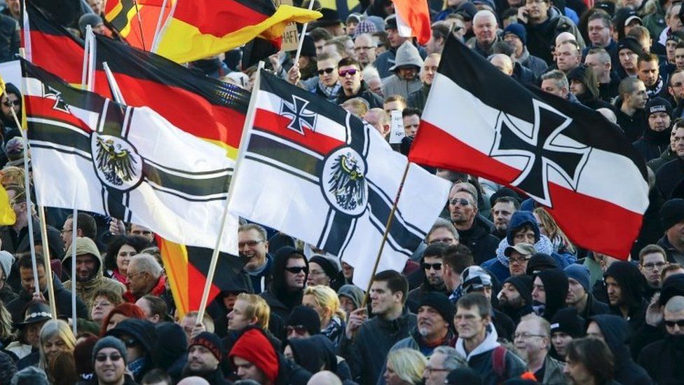 Anti-immigration protesters in Cologne on Saturday (09 January 2016)