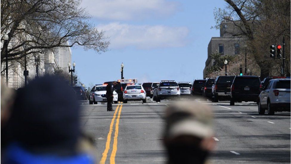 One officer killed after driver rams into US Capitol barricade