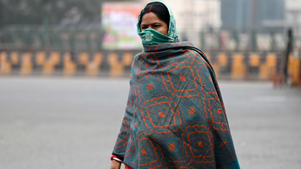NOIDA, INDIA JANUARY 1: In the cold and smoggy morning, the commuters came out bundled with warm clothes. The temperature at the beginning of the day was 6 degrees, on January 1, 2024 in Noida, India. The Meteorological Department said that dense fog is expected in Delhi-NCT for the next two days. The impact of the weather will be visible on transport services. The Meteorological Department also issued a cold wave warning in Delhi-NCR. (Photo by Sunil Ghosh/Hindustan Times via Getty Images)