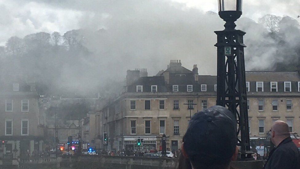 Firefighters tackle blaze in Bath city centre - BBC News
