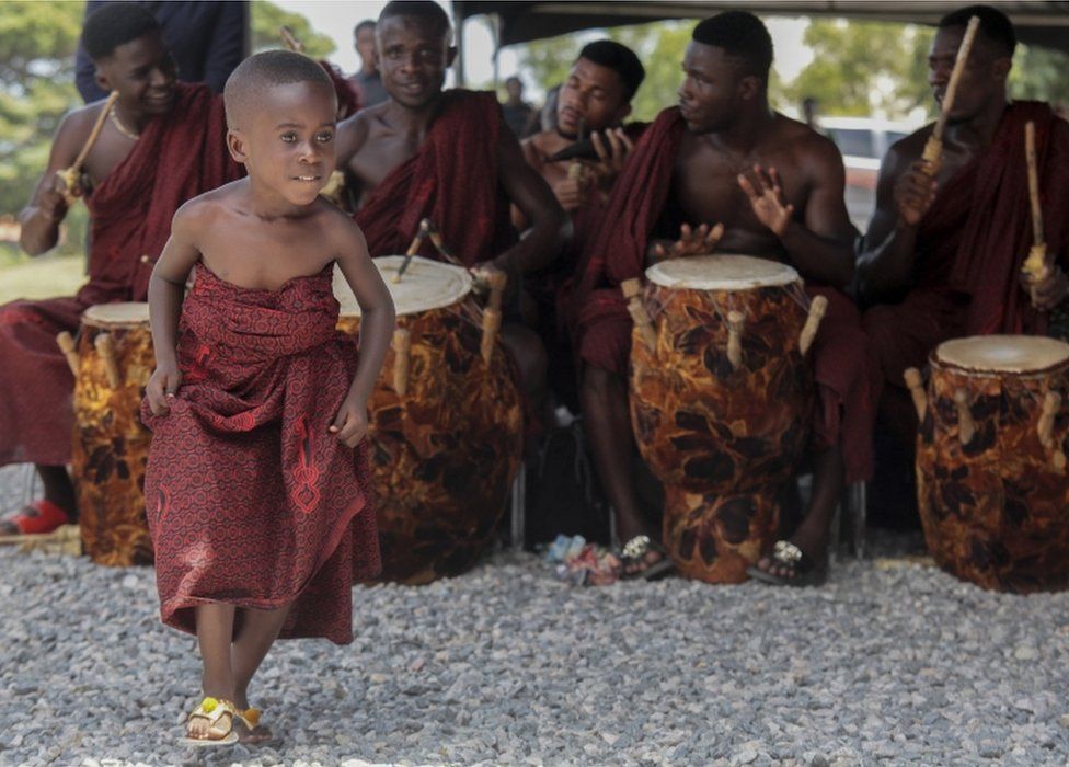 A boy dances as drummers in traditional dress perform at the Accra International Conference centre where the body of the late Kofi Annan has been laid in state in Accra, Ghana, 11 September 2018