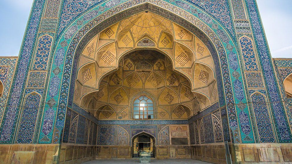 Uma das fachadas da Grande Mesquita de Isfahan