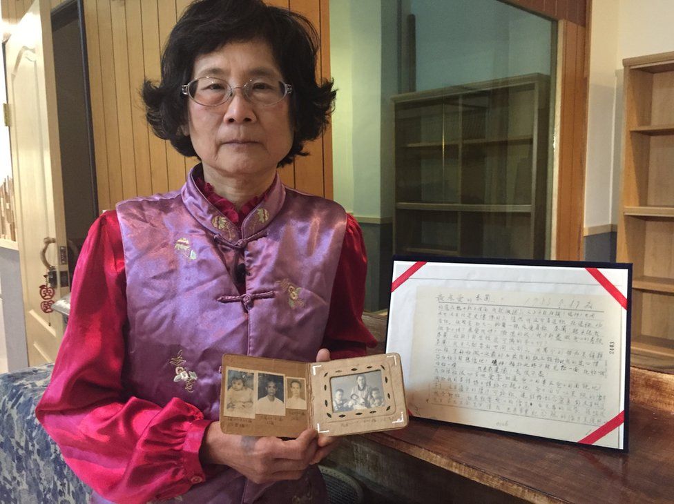 Photo de Huang Chun-lan avec lettres et photos de famille