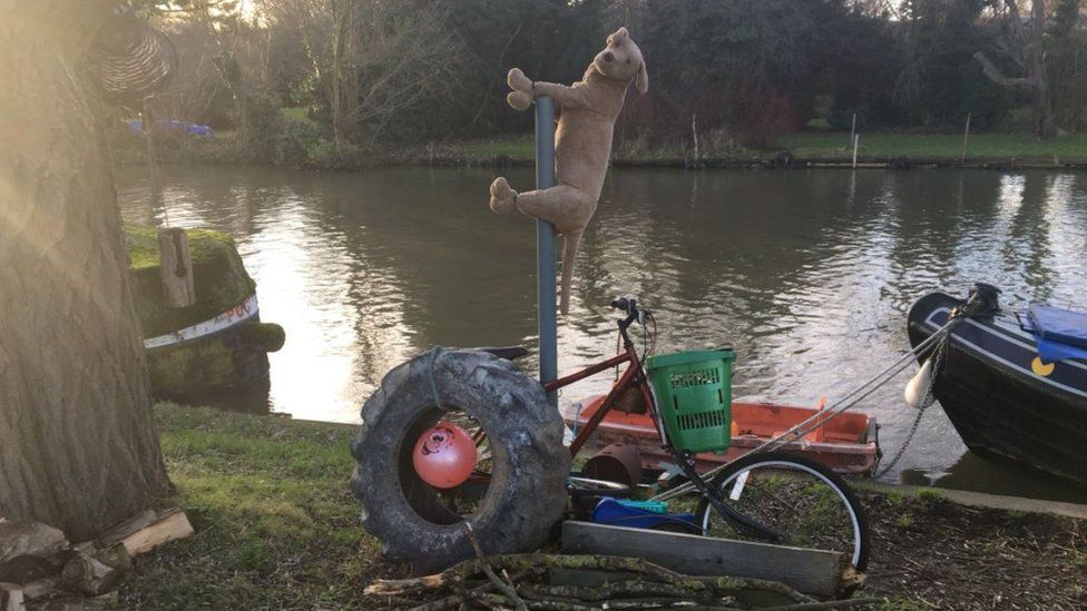 Dog on a pole "art" in Cambridge