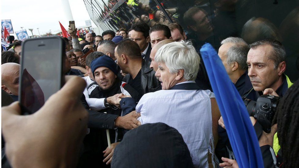 Air France protesters attack executives, rip their clothes off (PHOTOS).