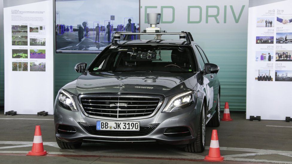 S-Class research car is used for multimodal recording and data collection of traffic scenes with camera and lidar technology.