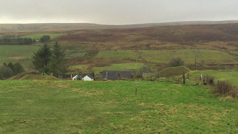 'Highest village' sign blunder in Bwlchgwyn, Wrexham BBC News