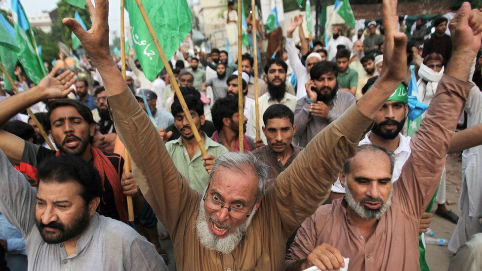 People chant slogans during a rally expressing solidarity with the people of Kashmir in Lahore, Pakistan August 6, 2019.