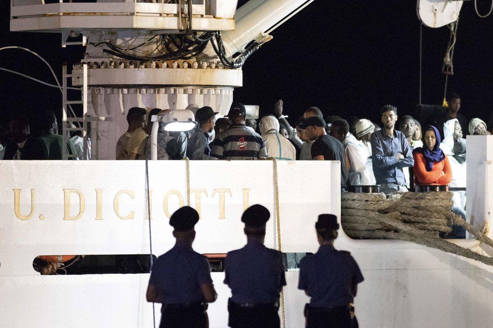 Italian coastguard ship carrying migrants, 19 Jun 18