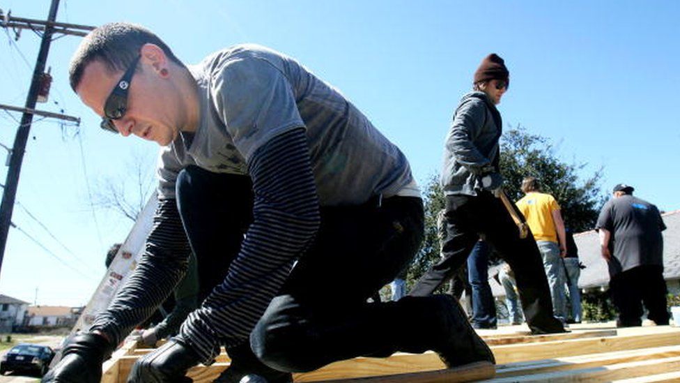Chester Bennington (left) lines up boards before hammering frames together as he works with Music for Relief and Habitat for Humanity while rebuilding homes affected by Hurricane Katrina (28 February 2008)