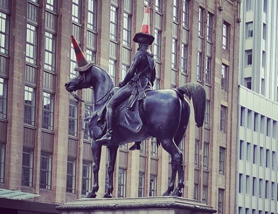 Duke of Wellington statue wearing a traffic cone
