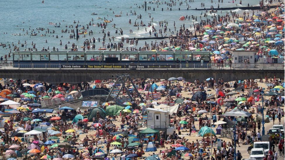 Bournemouth beach Major incident as thousands flock to coast