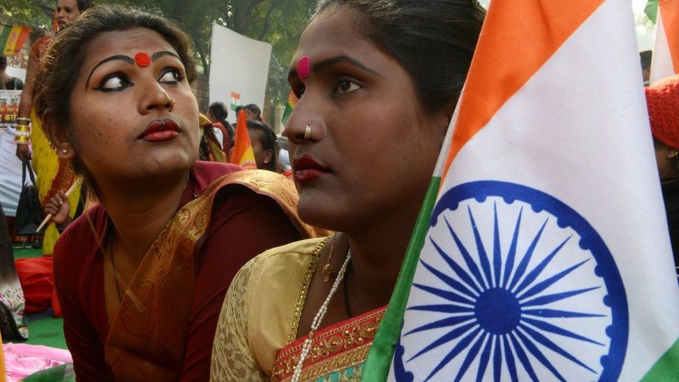 Члены индийского трансгендерного сообщества принимают участие в акции протеста против законопроекта о трансгендерах (защита прав) 2016 года в Нью-Дели, 20 января 2019 года.