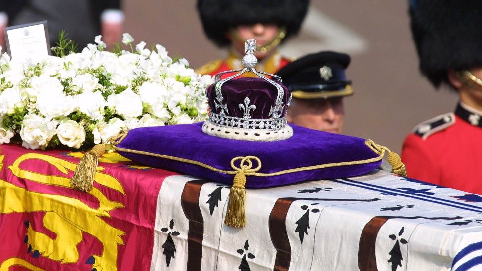 Crown on top of the Queen's coffin