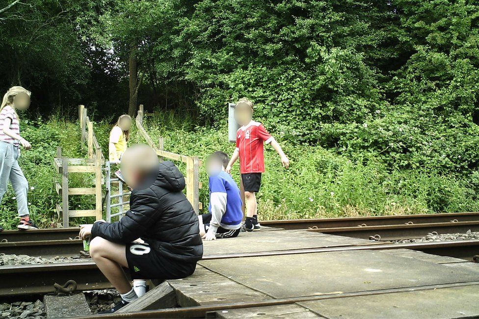 Children on level crossing in Wing