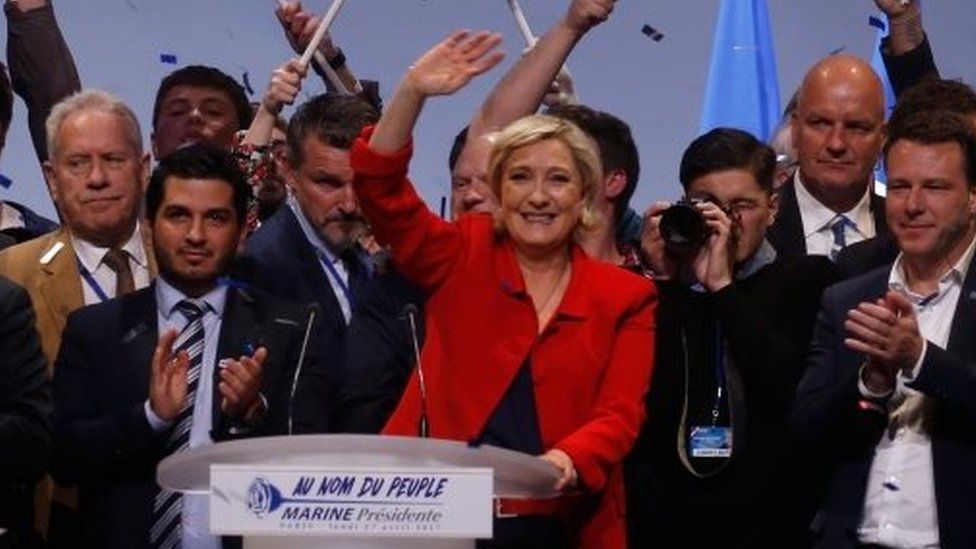 Marine Le Pen (centre) campaigns in Paris. Photo: 17 April 2017