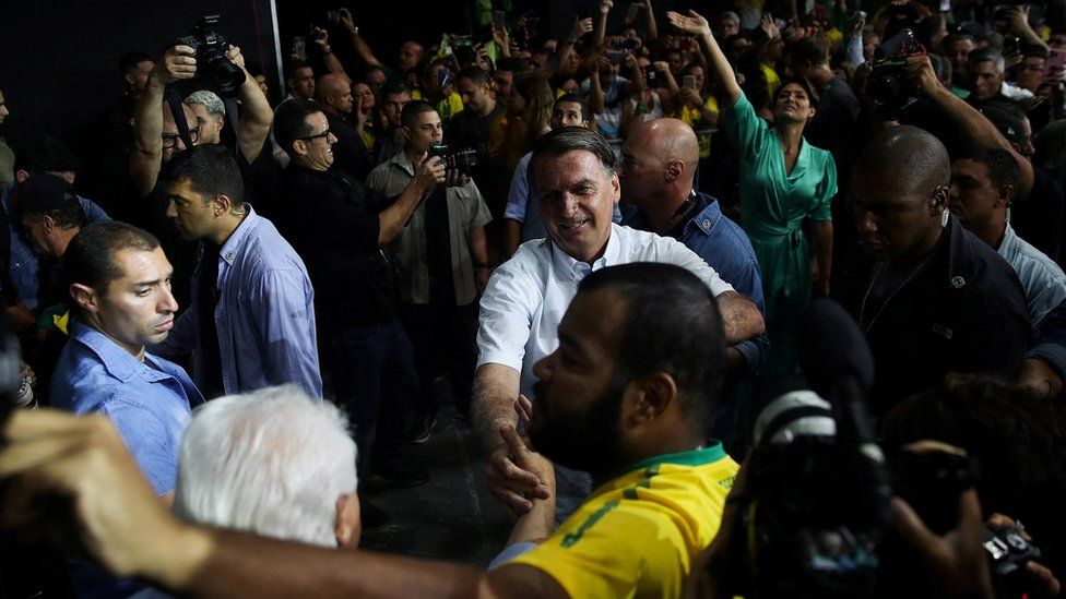 Президент Бразилии Жаир Болсонару присутствует на церемонии открытия вместе со своей женой Мишель Болсонару, чтобы официально стать кандидатом на переизбрание в президенты, в Рио-де-Жанейро, Бразилия, 24 июля 2022 года.