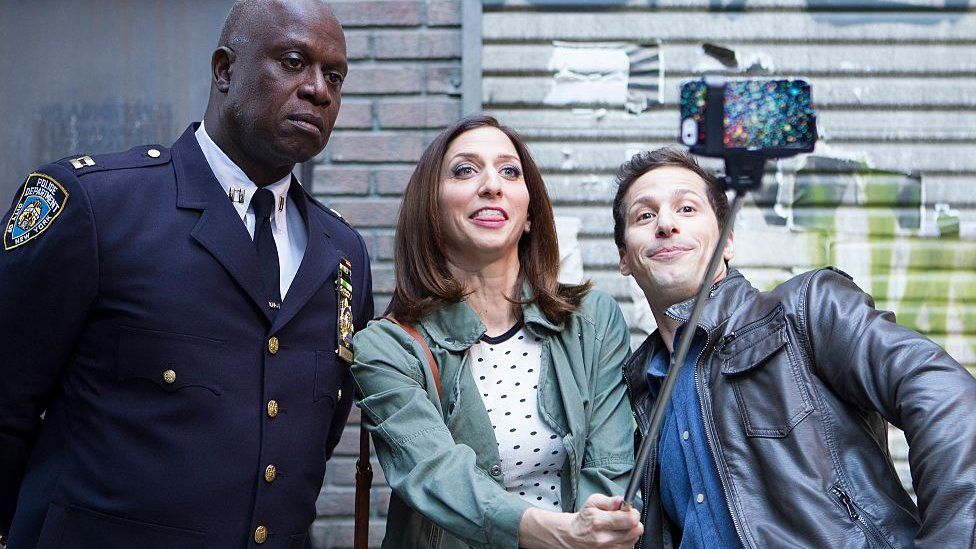 CaptainHolt (Andre Braugher), Gina (Chelsea Peretti) and Jake (Andy Samberg) in the "The Oolong Slayer" episode of BROOKLYN NINE-NINE.