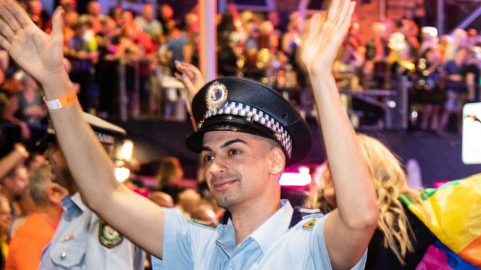 Police banned from Sydney Mardi Gras after gay couple murder case