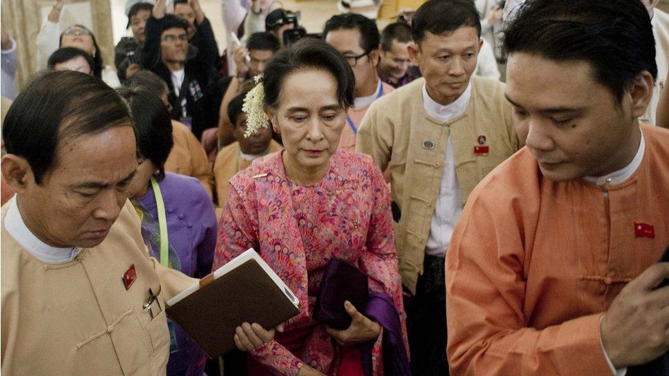 Myanmar's National League for Democracy (NLD) chairperson Aung San Suu Kyi (C) arrives for the new lower house parliamentary session in Naypyidaw on 1 February 2016