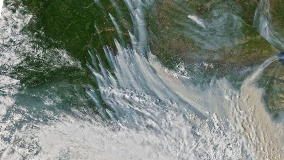 На спутниковом снимке виден дым над Республикой Саха (Якутия)