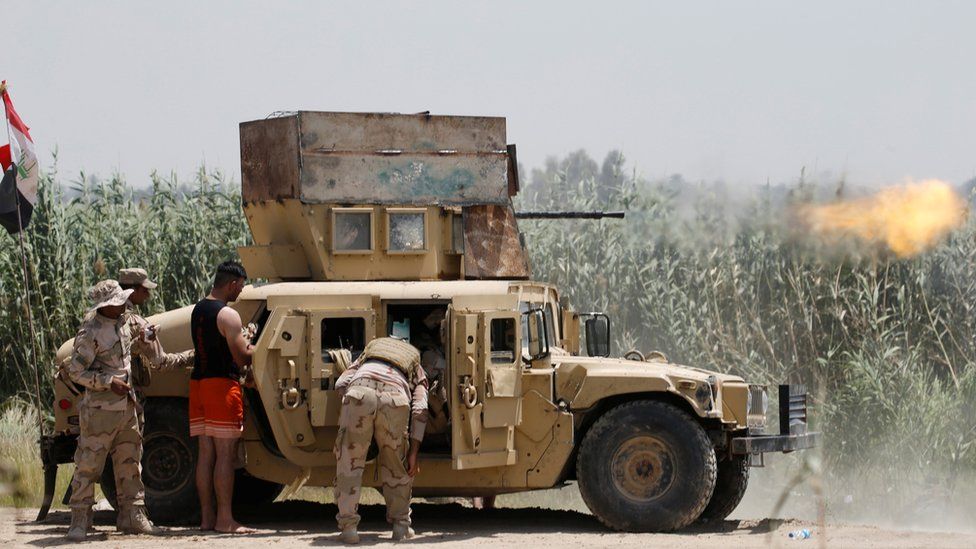 Iraqi security forces clash with Islamic State militants near Falluja