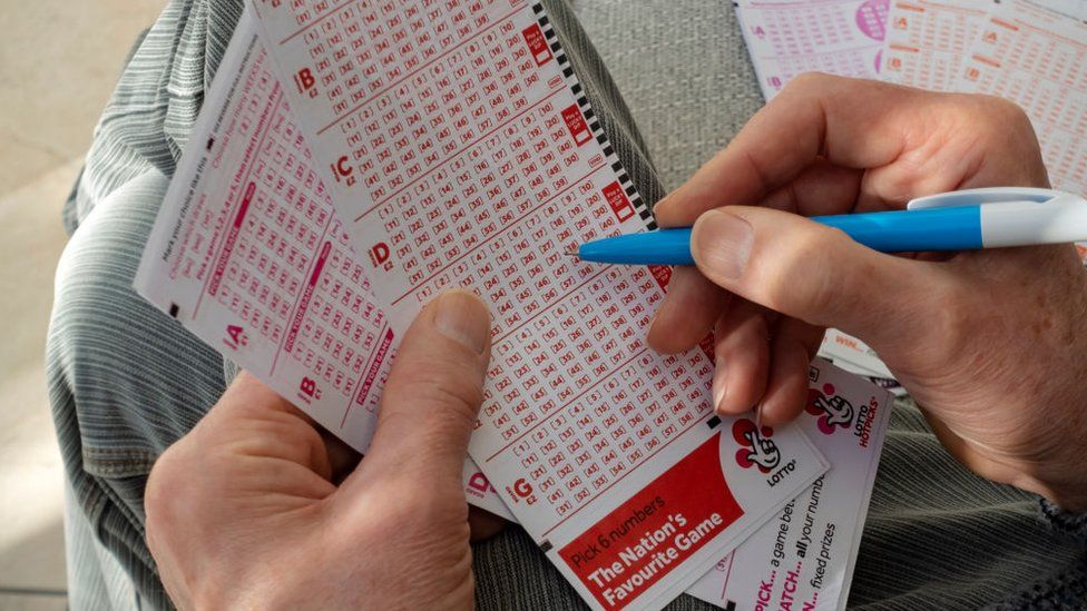 Person filling in Lotto ticket