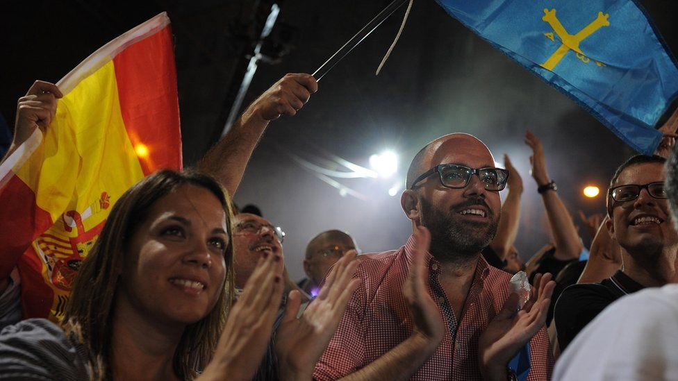 Popular Party supporters celebrate after finishing first in the Spanish general election on 26 June 2016 in Madrid, Spain.
