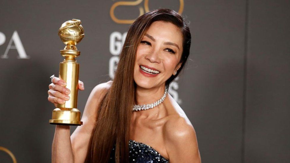 Michelle Yeoh holds her Golden Globhe