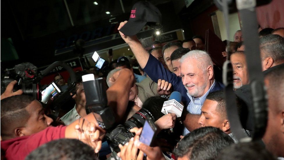 Ricardo Martinelli leaves court after being cleared of corruption charges, Panama City, 9 August 2019