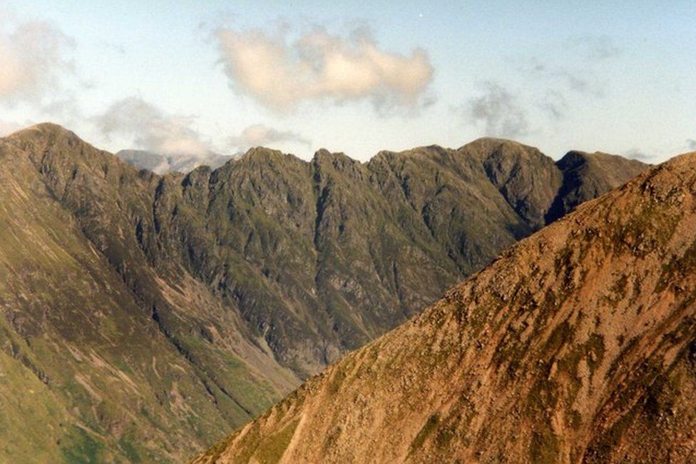 Walker who fell to death in Glen Coe was from Aberdeen BBC News