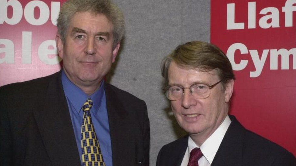 Rhodri Morgan and Alun Michael after a meeting at Transport House in Cardiff in February 2000