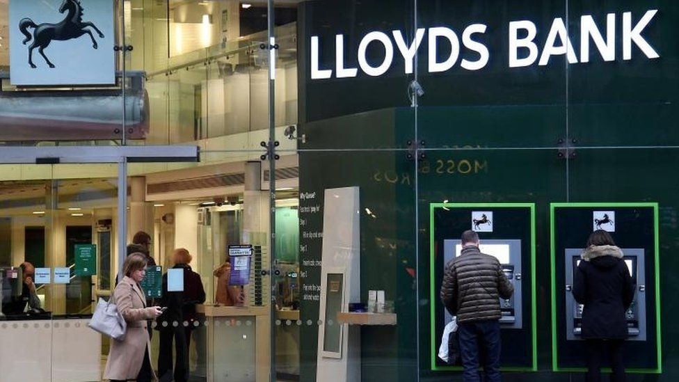 Lloyds profits wiped out as bank warns about economic outlook - BBC News