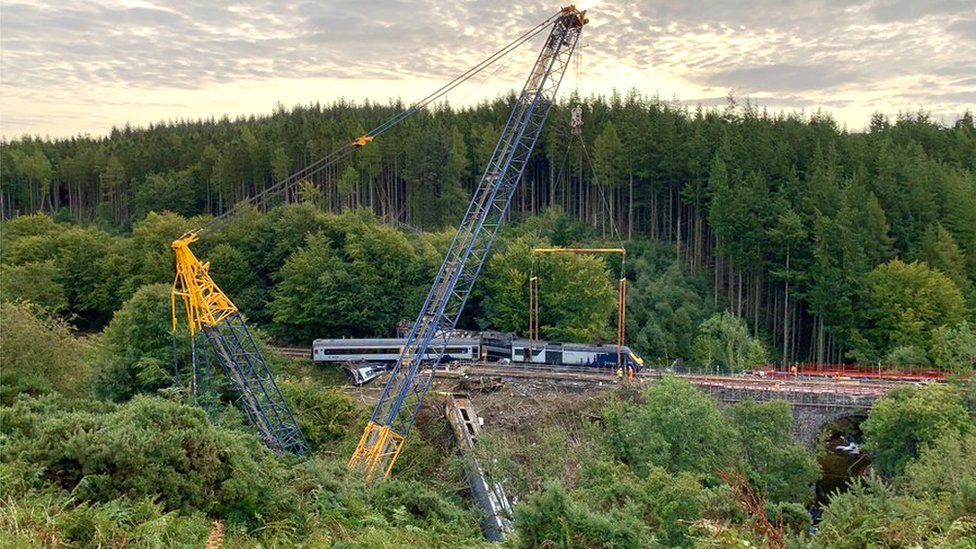 Crane starts to remove train carriages